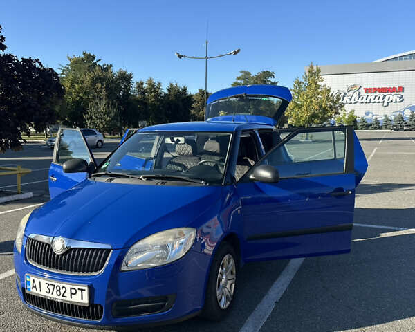 Синий Шкода Фабия, объемом двигателя 1.2 л и пробегом 239 тыс. км за 5500 $, фото 1 на Automoto.ua