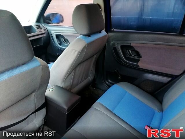 Синий Шкода Фабия, объемом двигателя 1.2 л и пробегом 111 тыс. км за 4200 $, фото 4 на Automoto.ua