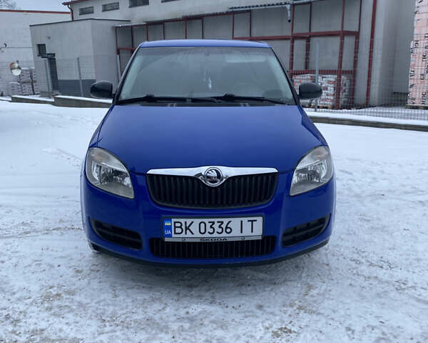 Синій Шкода Фабія, об'ємом двигуна 1.39 л та пробігом 266 тис. км за 3500 $, фото 1 на Automoto.ua