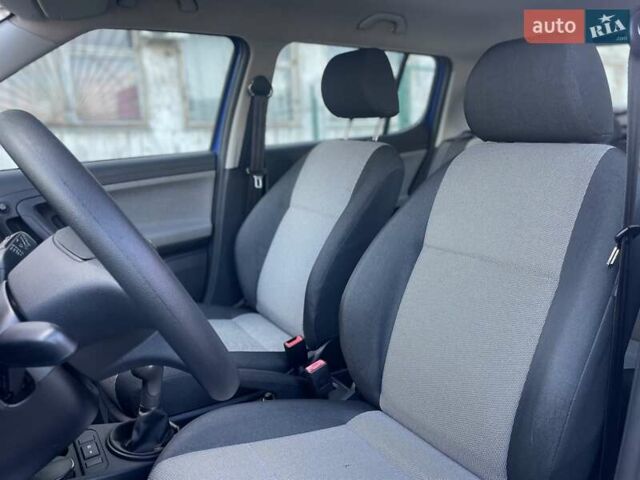 Синий Шкода Фабия, объемом двигателя 1.4 л и пробегом 195 тыс. км за 6900 $, фото 20 на Automoto.ua