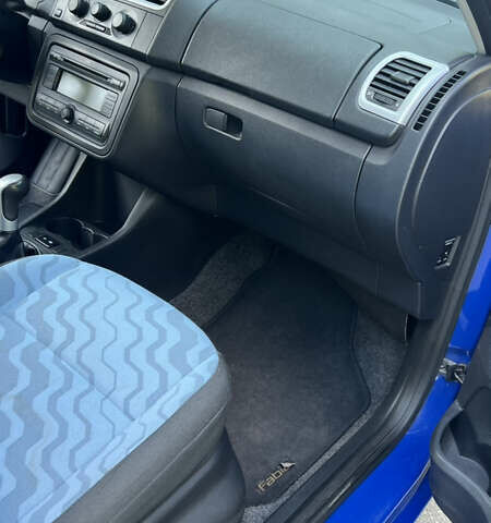 Синий Шкода Фабия, объемом двигателя 1.2 л и пробегом 156 тыс. км за 4850 $, фото 9 на Automoto.ua