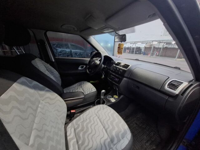 Синий Шкода Фабия, объемом двигателя 1.4 л и пробегом 405 тыс. км за 3250 $, фото 5 на Automoto.ua