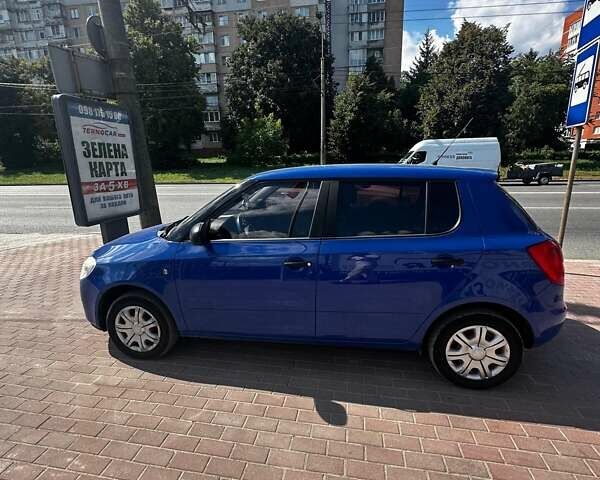 Синий Шкода Фабия, объемом двигателя 1.2 л и пробегом 222 тыс. км за 3990 $, фото 3 на Automoto.ua