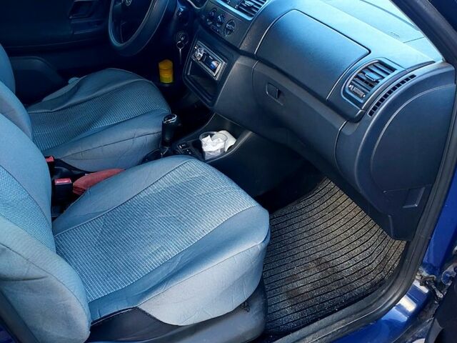 Синій Шкода Фабія, об'ємом двигуна 1.4 л та пробігом 260 тис. км за 4355 $, фото 6 на Automoto.ua