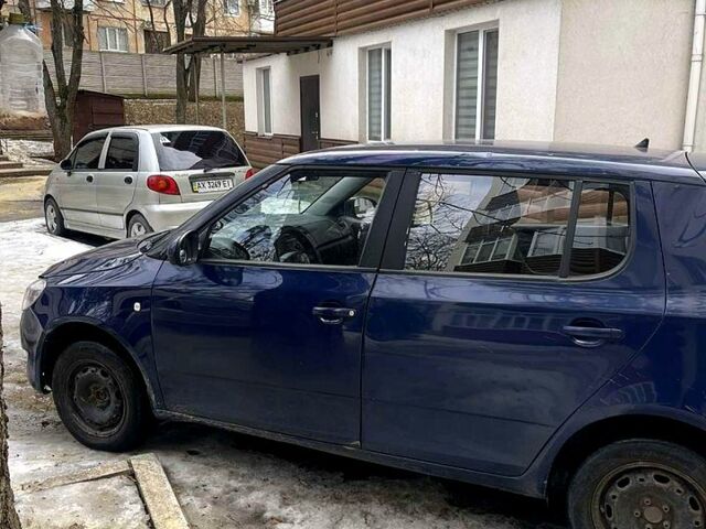 Синий Шкода Фабия, объемом двигателя 1.4 л и пробегом 200 тыс. км за 2750 $, фото 9 на Automoto.ua