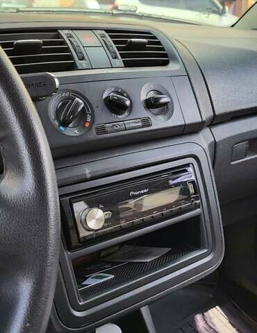 Синий Шкода Фабия, объемом двигателя 1.39 л и пробегом 156 тыс. км за 4100 $, фото 6 на Automoto.ua