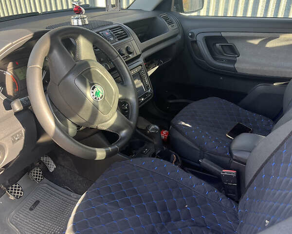 Синій Шкода Фабія, об'ємом двигуна 1.42 л та пробігом 185 тис. км за 5500 $, фото 4 на Automoto.ua