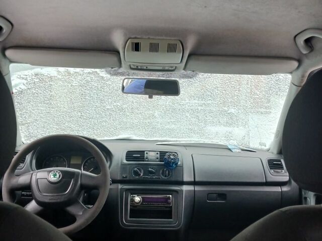 Синій Шкода Фабія, об'ємом двигуна 1.4 л та пробігом 250 тис. км за 2500 $, фото 4 на Automoto.ua