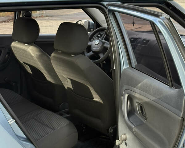 Синій Шкода Фабія, об'ємом двигуна 1.4 л та пробігом 257 тис. км за 4500 $, фото 7 на Automoto.ua