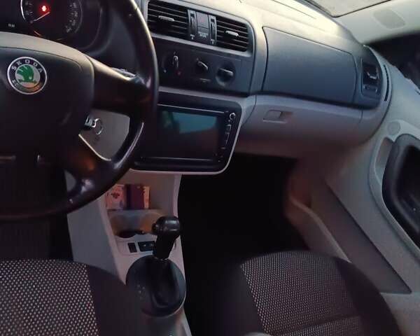 Синий Шкода Фабия, объемом двигателя 1.2 л и пробегом 203 тыс. км за 7300 $, фото 9 на Automoto.ua