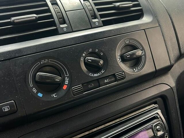 Синий Шкода Фабия, объемом двигателя 1.4 л и пробегом 200 тыс. км за 2750 $, фото 5 на Automoto.ua