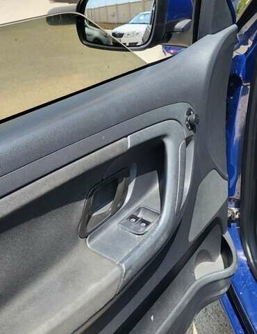 Синий Шкода Фабия, объемом двигателя 1.39 л и пробегом 156 тыс. км за 4100 $, фото 3 на Automoto.ua