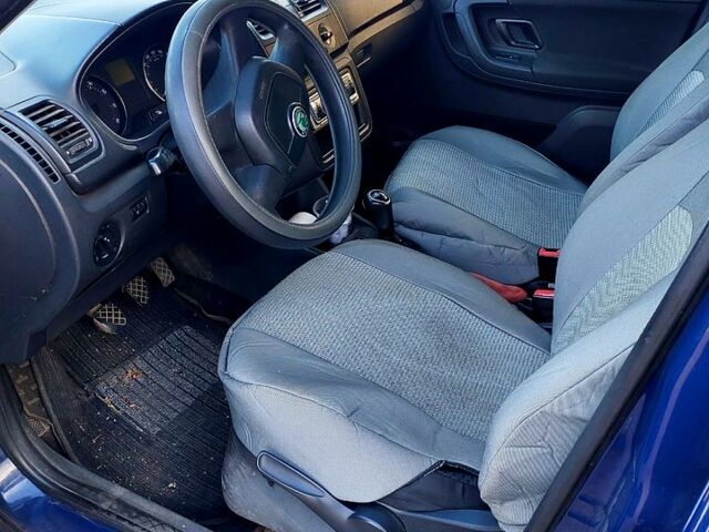 Синій Шкода Фабія, об'ємом двигуна 1.4 л та пробігом 260 тис. км за 4355 $, фото 5 на Automoto.ua