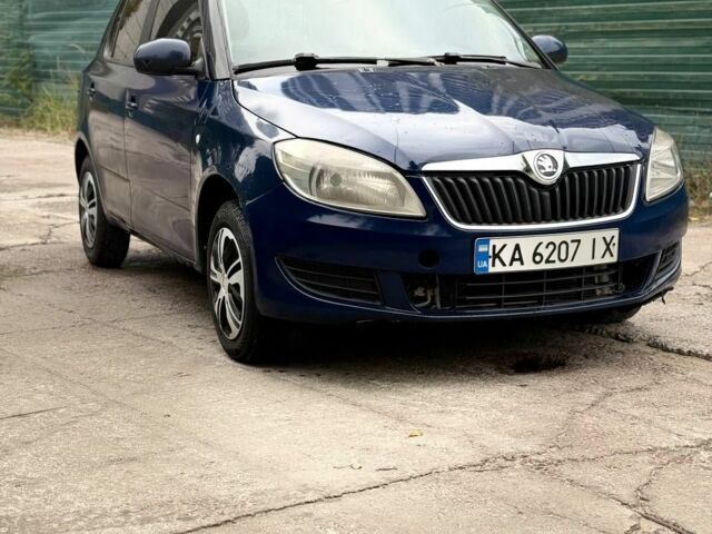 Синий Шкода Фабия, объемом двигателя 1.4 л и пробегом 400 тыс. км за 2950 $, фото 2 на Automoto.ua