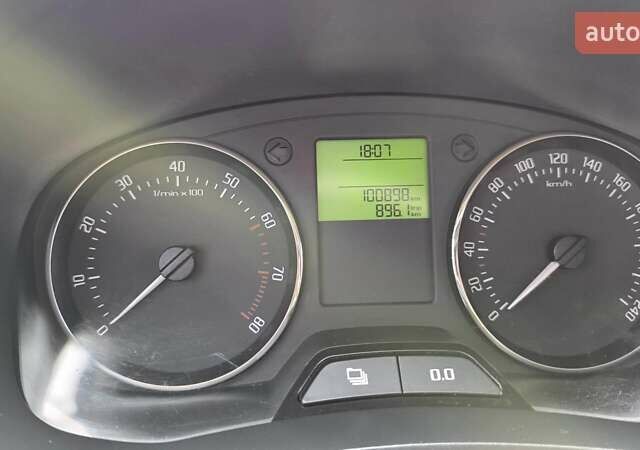 Синий Шкода Фабия, объемом двигателя 1.39 л и пробегом 101 тыс. км за 6300 $, фото 24 на Automoto.ua
