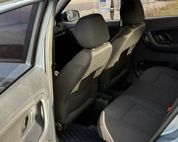 Синій Шкода Фабія, об'ємом двигуна 1.4 л та пробігом 257 тис. км за 4500 $, фото 8 на Automoto.ua