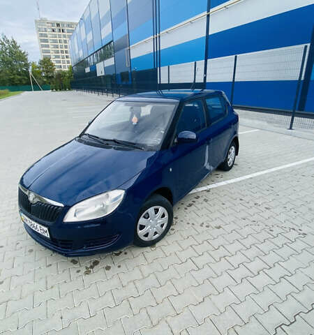 Синий Шкода Фабия, объемом двигателя 1.2 л и пробегом 350 тыс. км за 3480 $, фото 2 на Automoto.ua