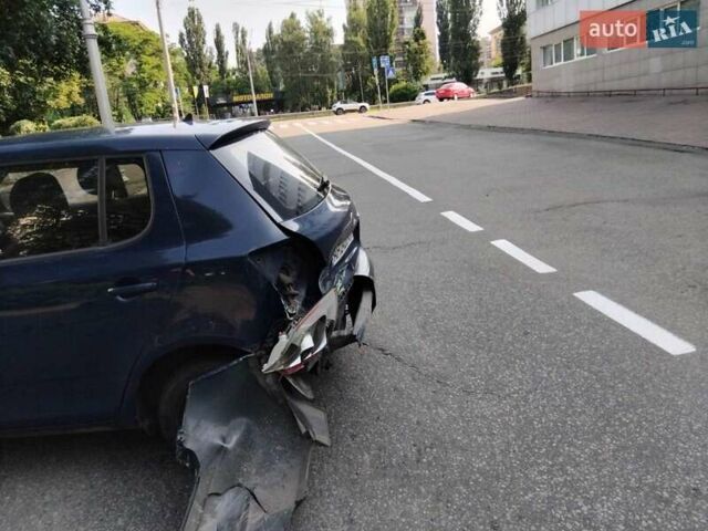 Синій Шкода Фабія, об'ємом двигуна 1.39 л та пробігом 385 тис. км за 2000 $, фото 1 на Automoto.ua