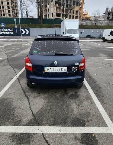 Синий Шкода Фабия, объемом двигателя 1.39 л и пробегом 315 тыс. км за 4200 $, фото 1 на Automoto.ua