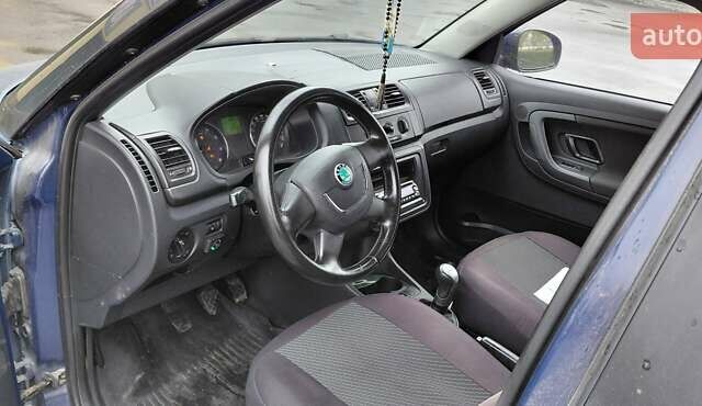 Синій Шкода Фабія, об'ємом двигуна 1.39 л та пробігом 375 тис. км за 3100 $, фото 9 на Automoto.ua