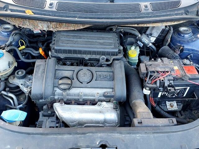 Синій Шкода Фабія, об'ємом двигуна 1.4 л та пробігом 260 тис. км за 4355 $, фото 4 на Automoto.ua