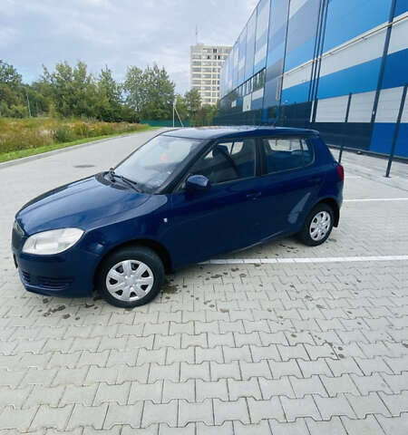 Синий Шкода Фабия, объемом двигателя 1.2 л и пробегом 350 тыс. км за 3480 $, фото 3 на Automoto.ua