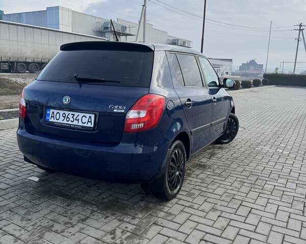 Синий Шкода Фабия, объемом двигателя 1.2 л и пробегом 145 тыс. км за 5250 $, фото 2 на Automoto.ua