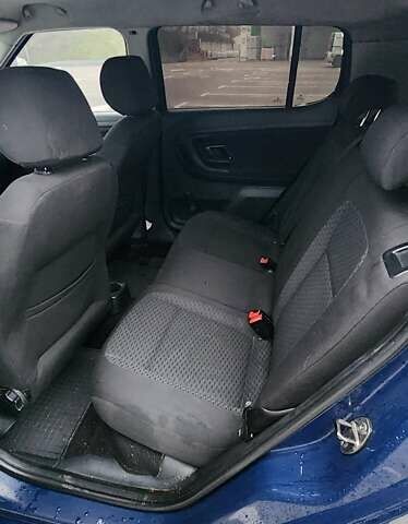 Синий Шкода Фабия, объемом двигателя 1.39 л и пробегом 315 тыс. км за 4200 $, фото 4 на Automoto.ua