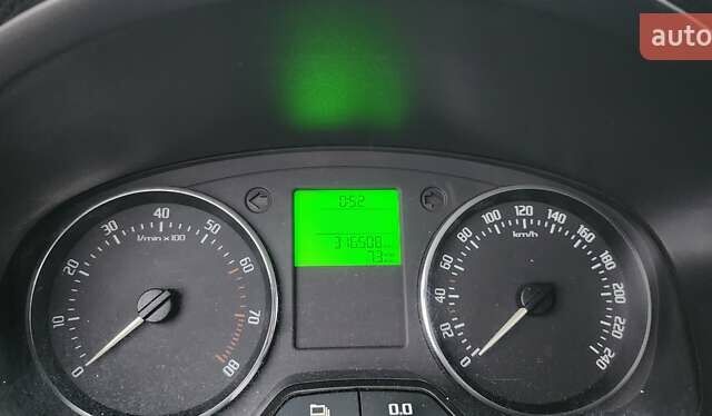Синий Шкода Фабия, объемом двигателя 1.39 л и пробегом 315 тыс. км за 4200 $, фото 7 на Automoto.ua