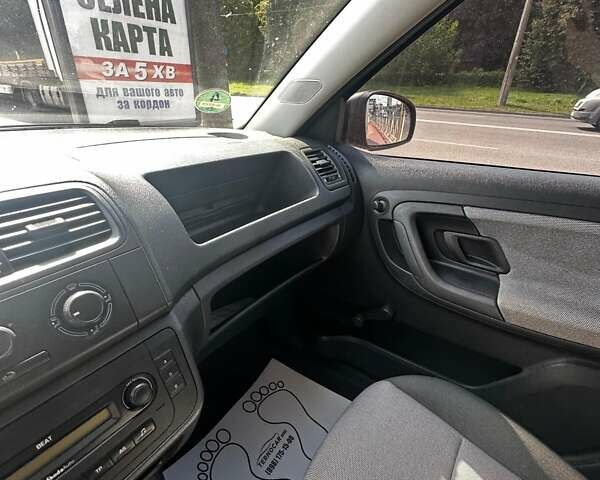 Синий Шкода Фабия, объемом двигателя 1.2 л и пробегом 222 тыс. км за 3990 $, фото 10 на Automoto.ua