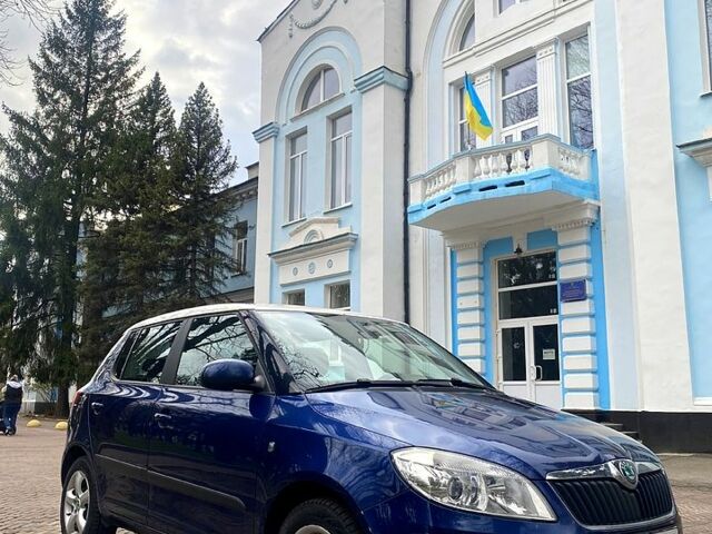 Синий Шкода Фабия, объемом двигателя 1.2 л и пробегом 200 тыс. км за 5500 $, фото 1 на Automoto.ua