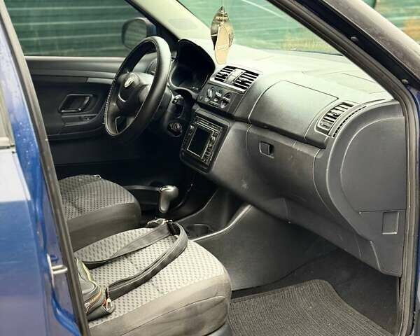 Синій Шкода Фабія, об'ємом двигуна 1.39 л та пробігом 420 тис. км за 2750 $, фото 7 на Automoto.ua