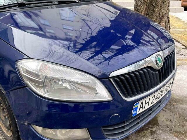 Синий Шкода Фабия, объемом двигателя 1.4 л и пробегом 200 тыс. км за 2750 $, фото 3 на Automoto.ua