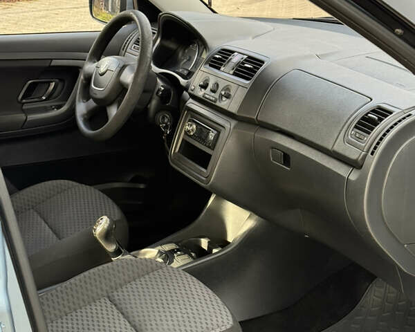 Синій Шкода Фабія, об'ємом двигуна 1.4 л та пробігом 257 тис. км за 4500 $, фото 6 на Automoto.ua