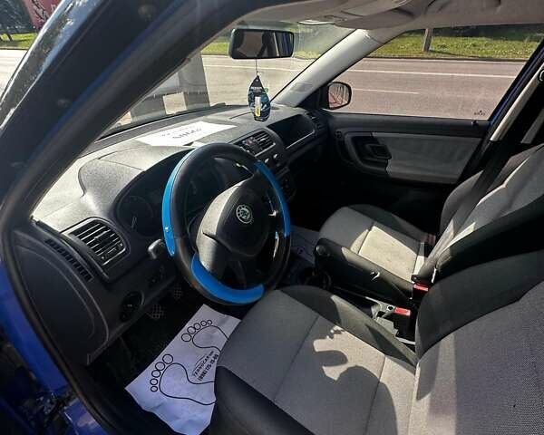 Синий Шкода Фабия, объемом двигателя 1.2 л и пробегом 222 тыс. км за 3990 $, фото 8 на Automoto.ua