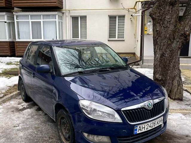Синий Шкода Фабия, объемом двигателя 1.4 л и пробегом 200 тыс. км за 2750 $, фото 2 на Automoto.ua