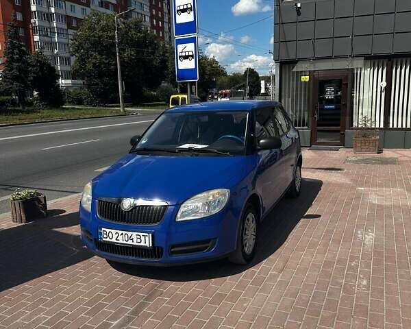 Синий Шкода Фабия, объемом двигателя 1.2 л и пробегом 222 тыс. км за 3990 $, фото 1 на Automoto.ua