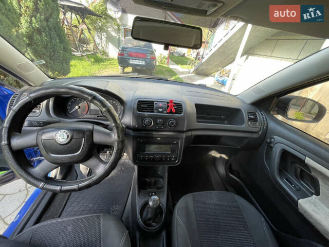Синий Шкода Фабия, объемом двигателя 1.2 л и пробегом 258 тыс. км за 4000 $, фото 7 на Automoto.ua