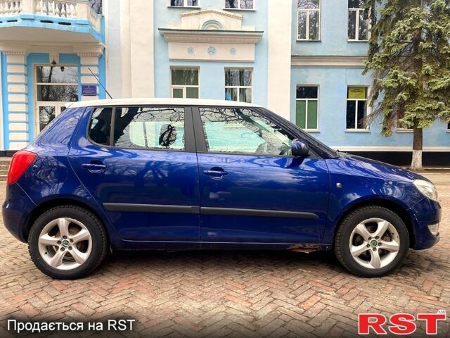 Синий Шкода Фабия, объемом двигателя 1.2 л и пробегом 200 тыс. км за 5500 $, фото 3 на Automoto.ua