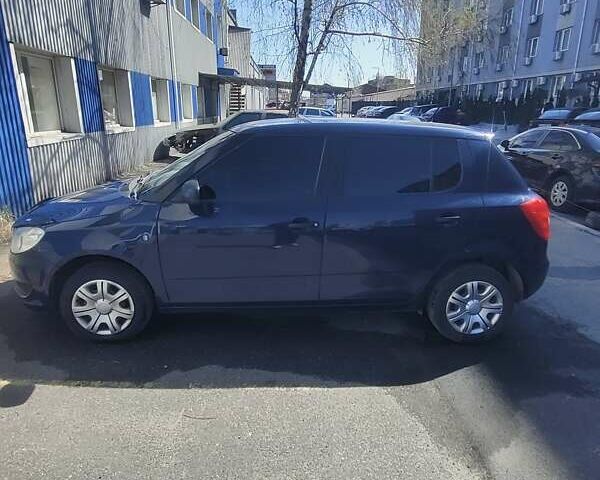 Синий Шкода Фабия, объемом двигателя 1.6 л и пробегом 232 тыс. км за 5950 $, фото 7 на Automoto.ua