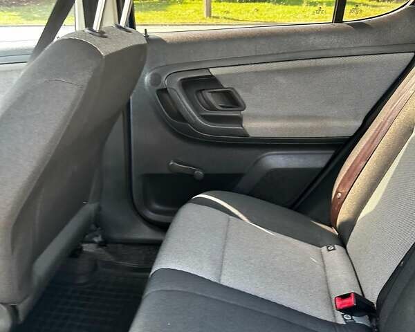Синий Шкода Фабия, объемом двигателя 1.2 л и пробегом 222 тыс. км за 3990 $, фото 14 на Automoto.ua
