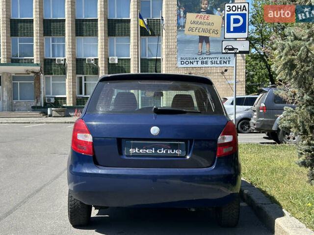 Синий Шкода Фабия, объемом двигателя 1.39 л и пробегом 218 тыс. км за 4500 $, фото 2 на Automoto.ua