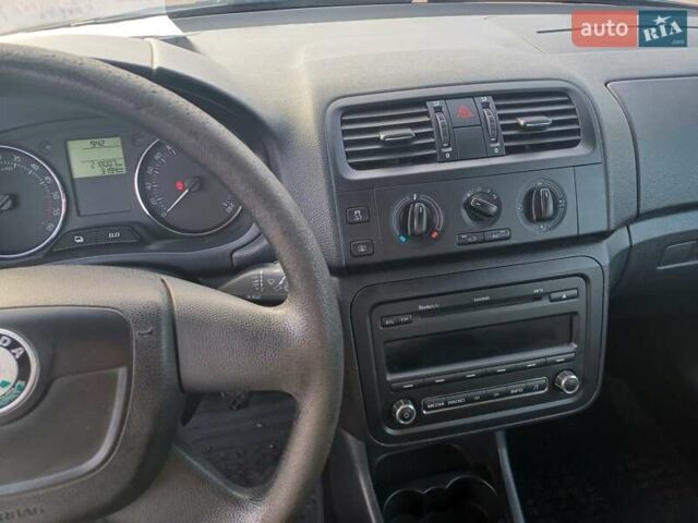 Синий Шкода Фабия, объемом двигателя 1.6 л и пробегом 218 тыс. км за 6500 $, фото 3 на Automoto.ua