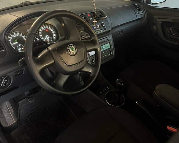 Синий Шкода Фабия, объемом двигателя 1.6 л и пробегом 234 тыс. км за 4800 $, фото 8 на Automoto.ua