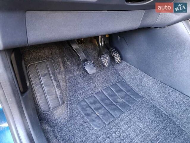 Синій Шкода Фабія, об'ємом двигуна 1.6 л та пробігом 345 тис. км за 5200 $, фото 7 на Automoto.ua