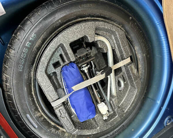 Синий Шкода Фабия, объемом двигателя 1.4 л и пробегом 212 тыс. км за 7950 $, фото 24 на Automoto.ua