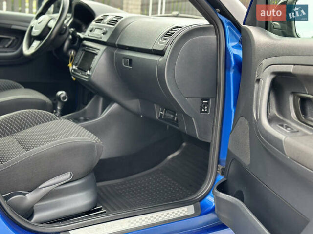 Синий Шкода Фабия, объемом двигателя 1.4 л и пробегом 212 тыс. км за 7950 $, фото 7 на Automoto.ua