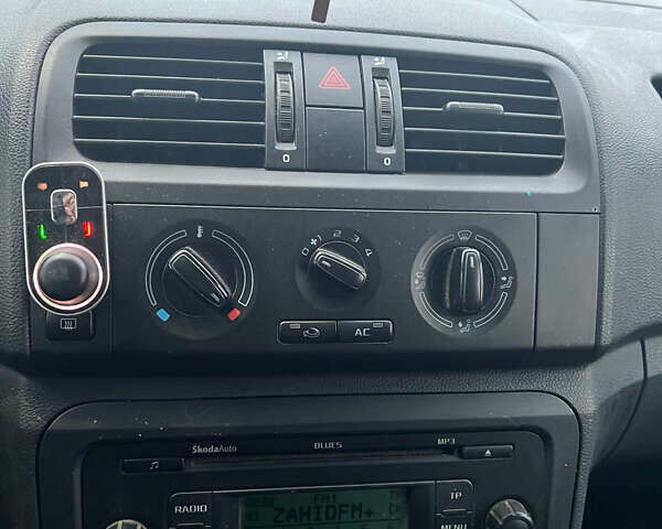 Синій Шкода Фабія, об'ємом двигуна 1.2 л та пробігом 208 тис. км за 5199 $, фото 19 на Automoto.ua