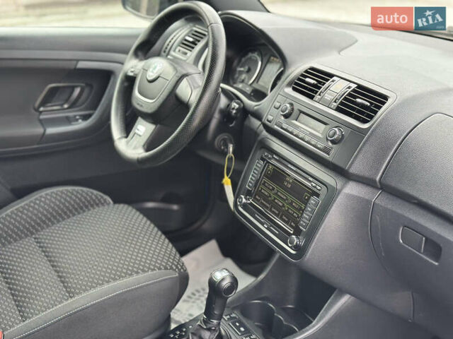 Синий Шкода Фабия, объемом двигателя 1.4 л и пробегом 212 тыс. км за 7950 $, фото 11 на Automoto.ua