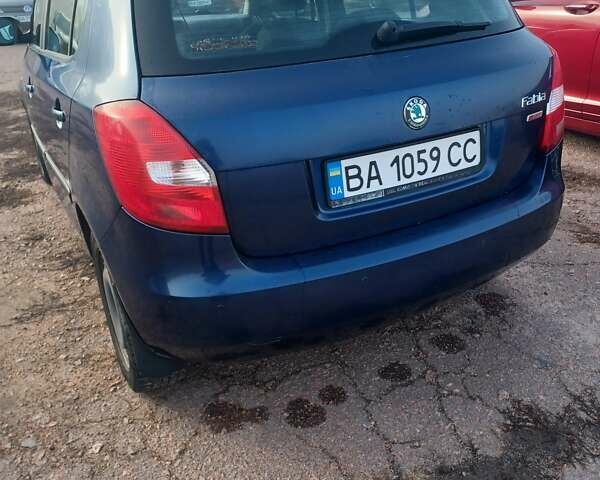 Синий Шкода Фабия, объемом двигателя 1.6 л и пробегом 218 тыс. км за 6500 $, фото 2 на Automoto.ua